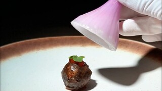 كرات اللحم الأربع السعيدة التي يمكن تناولها بقضمة واحدة في وجبة ليلة رأس السنة الصينية