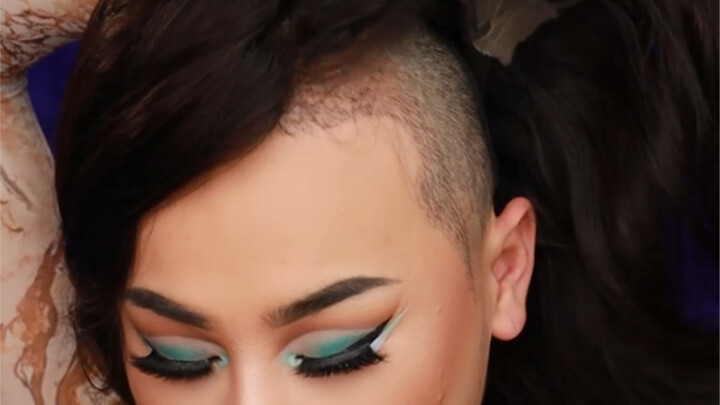 Tearing off the scalp this violently? It’s downright terrifying—skittish viewers, beware!