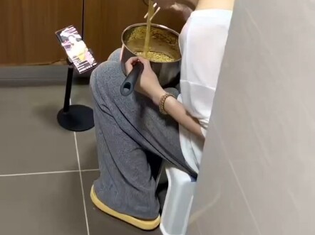 Điều này khác gì với ngoại tình..