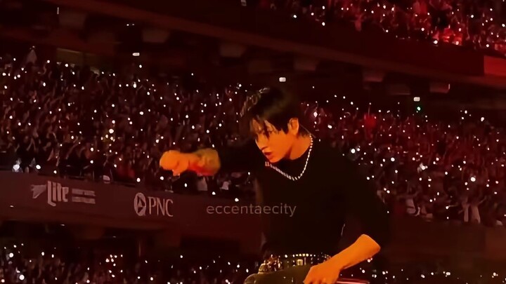 JungKook iconic FYA dance Day2 in Chicago_IL _BTS _jungkook