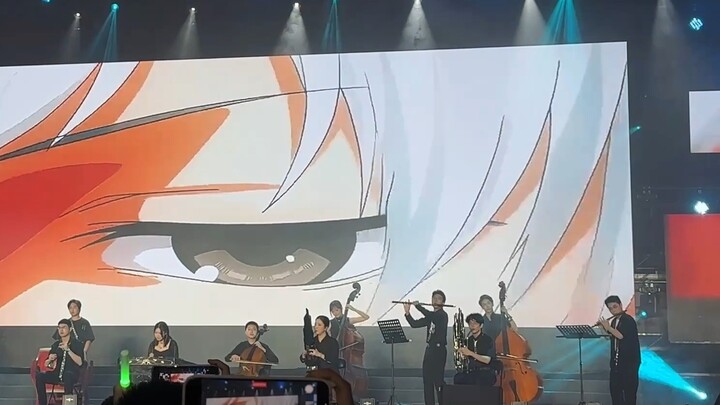 Lãnh đạo nhà trường cho biết các bài hát tiếng Nhật không được phép phát trong lễ tốt nghiệp