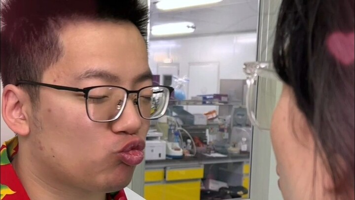 ความสัมพันธ์ลับๆ ในห้องแล็บ ทั้งเจ็บปวดแต่ก็มีความสุข