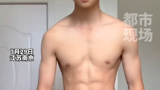 13岁男生健身4个月“爆改”猛男，“小伙子 伤到我们大人自尊了”！#健身 #万万没想到 #你怎么看