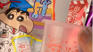 蜡笔小新の饮料实验室被草莓熊突袭了！