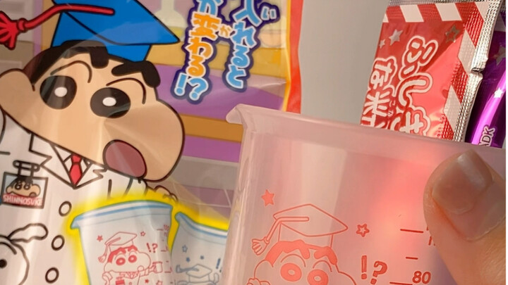蜡笔小新の饮料实验室被草莓熊突袭了！
