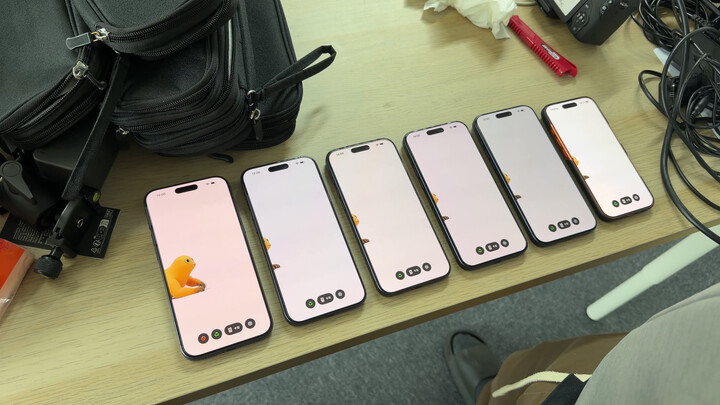 In case you’ve never seen Nai Long climb over six phones 【Moyu Animated Video】