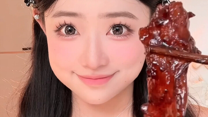 เส้นหมี่คลุกเอ็นวัวเผ็ดหอม! ชวนให้งงไปหมดเลย!