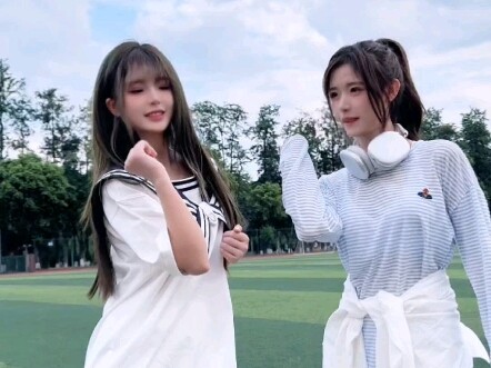 Star Dog and Huahua Dancing