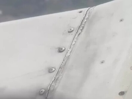 บนเครื่องบินโบอิ้ง 737-800 ของสายการบินไลออนแอร์ เที่ยวบินจากกรุงเทพฯ ไปเชียงใหม่ กลับพบว่ามีน็อตหลุ