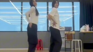 他泰的演员真的是啥都要会啊！看来这俩人没啥活动的时候就是在一起练歌练舞啦！