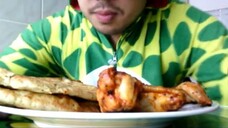 ASMR EATING SOUNDS - NAAN BREAD AND HOT CHICKEN WINGS WITH SATAY SAUCE