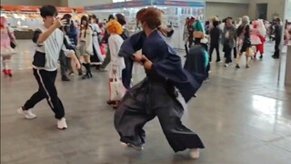 Cosplaying Rurouni Kenshin helped slide and mop the floor at the comic convention