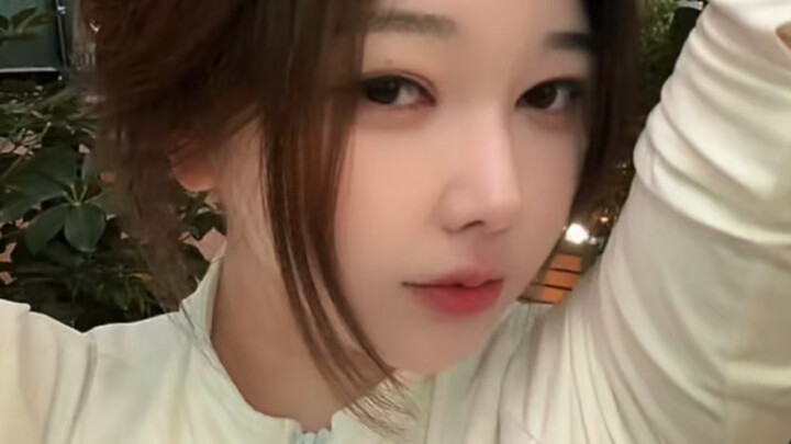 หลิวเฟยเอ๋อร์ไลฟ์สดคุยกับหวังไจ้ไจ้: ทำไมถึงแบนช่องเธอแต่ไม่แบนช่องฉันล่ะ? AI มึงตาบอดรึไง