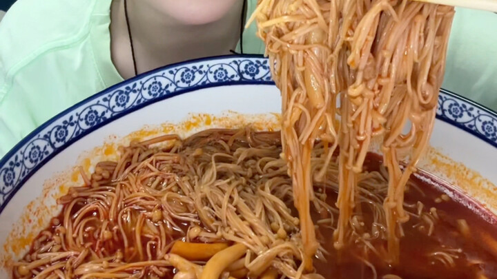 【شياو شي ناي سونغ】فطر شيتاكي الحار من عائلة تساو!