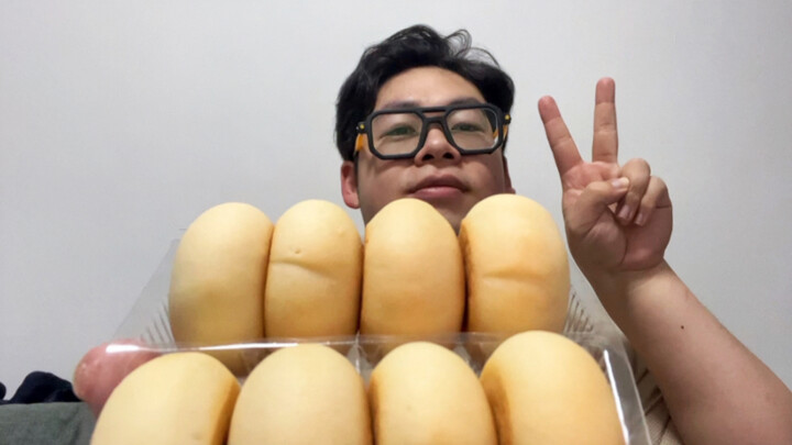 Eat 48 mung bean cakes in 30 seconds—don’t believe me? Count ’em yourself!