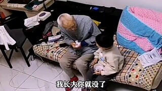 盘点一秒让人破防的瞬间，男孩得知妈妈去世吃方便面落泪！