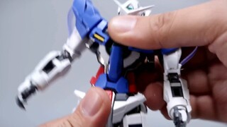 The four little strong men are all here! Playing with the MG Exia alloy skeleton of the Iron Creatio