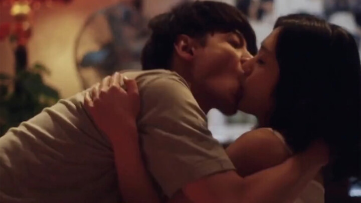 Astaga! Ciuman ini semakin lama semakin keterlaluan!