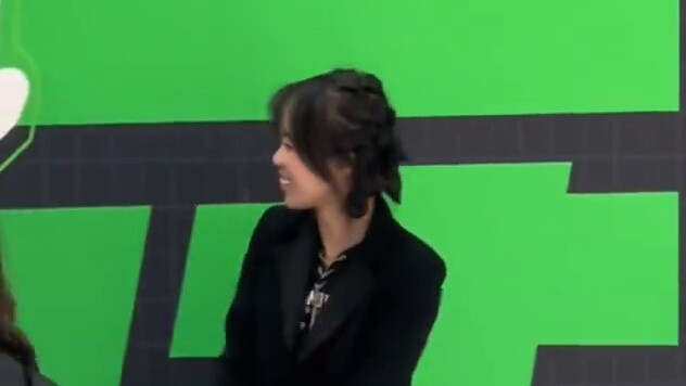 Dangerous Party Su Xinhao straight shot I Su team the only little girl shovel position to wear a sma