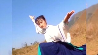 Đây là nữ diễn viên Kung Fu kinh điển, vừa xinh đẹp vừa võ thuật, một nữ anh hùng