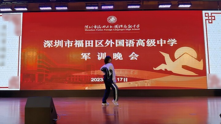 Shenzhen Girls' High School Military Training Art Performance One person danced to Tomboy's cover al
