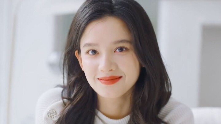 Hilarious! Among the new generation of rising stars, it's rare to see someone with such a beautiful 