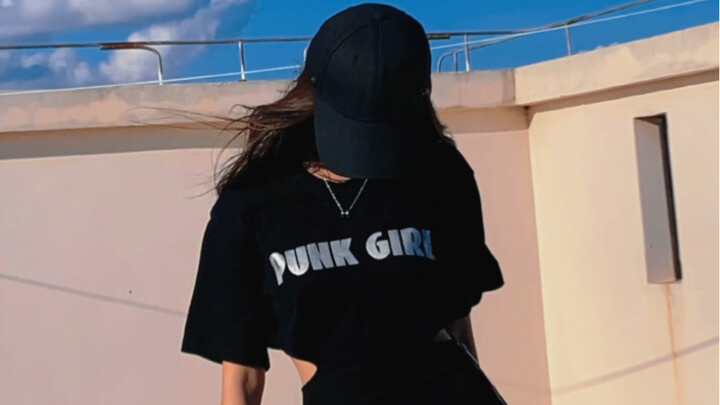 อยู่บนดาดฟ้าบ้านก็ถ่ายรูปสาวแซ่บได้