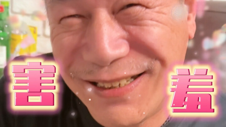 Memiliki seorang anak yang menjadi pembuat konten suara, ayahku pun ikut merasa bahagia