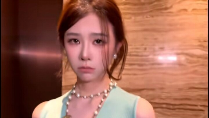 电梯里的诞仔派对