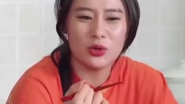 Mẹ và con gái của Phạm Chí Nghiễm thật đáng yêu