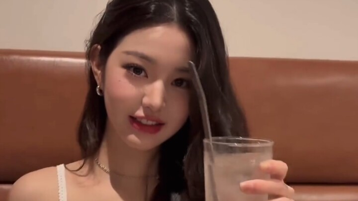 Trải nghiệm ăn cơm cùng Zhang Yuanying từ góc nhìn bạn gái | 250602 Yuanying cập nhật trên Instagram
