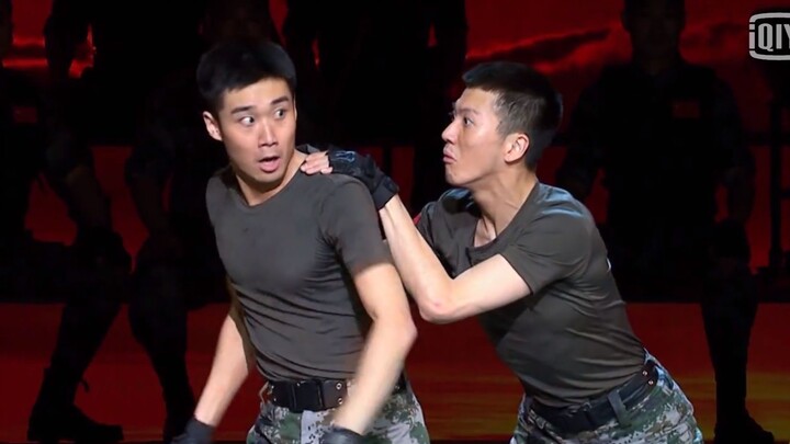 الأخوة الجميلة والمضحكة تم تسليمهم جميعًا إلى الدولة