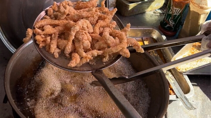 “รสชาติเก่าแก่” หน้าโรงเรียน! ไก่ทอดเส้นเปิดมา 20 ปีแล้ว เถ้าแก่ยังจำฉันได้ด้วย!!