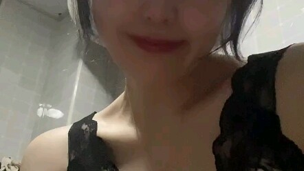 Cười một cái còn đẹp hơn