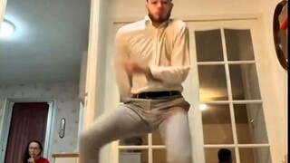 『มีมขับรถพุ่งทะลุ』วิดีโอดั้งเดิม