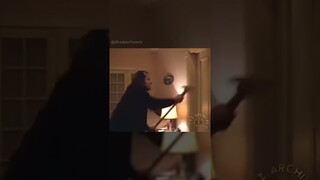 Джек Николсон готовится к легендарной сцене с топором из фильма "Сияние" | За кадром