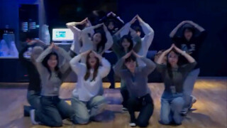 Para dokter JYPE juga menantang Blue Valentine✨ dan turut mengucapkan selamat kepada NMIXX atas keme