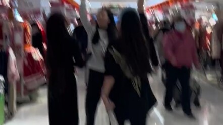 نحن جميعًا بالغون صغار يحتفظون بروح الطفولة، حتى العم في هذه اللحظة سيشعر بالتأكيد بالراحة والشفاء.