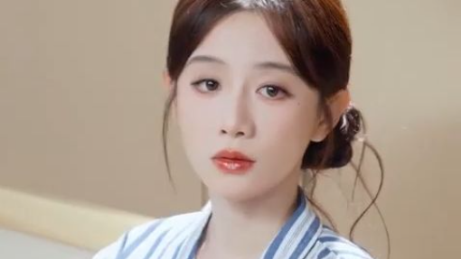 CEO dingin itu sulit didekati, tapi di malam hari semua kelembutan dan cintanya