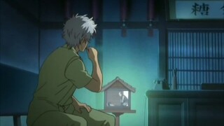 Gintoki menggosok gigi dan menonton film horor