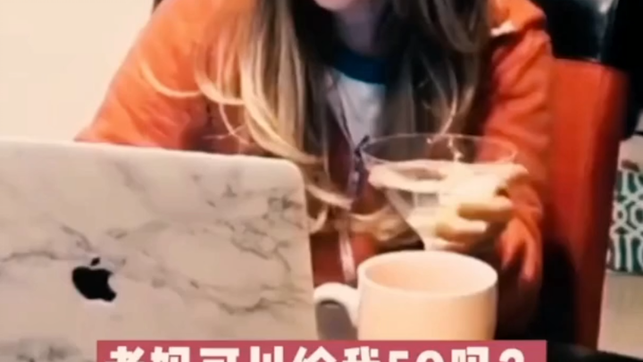 بدأت الأم العجوز تشكّ في نفسها