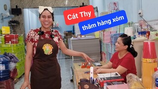 DIVA Cát Thy đi thăm hàng xóm cạnh quán Bánh tráng trộn - Ẩm thực Cha Rồng