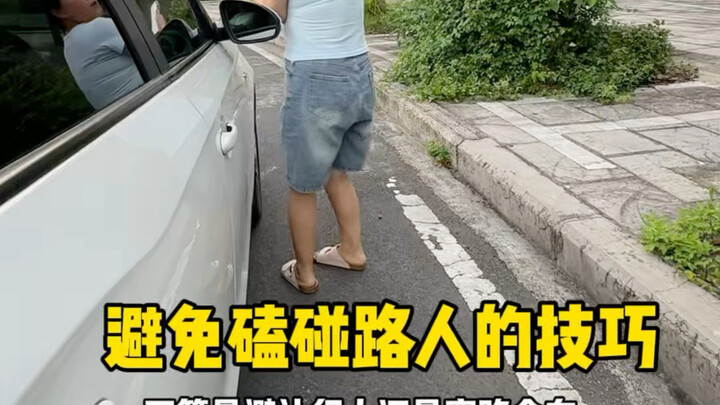 Sebagai pengemudi pemula, begitu menghadapi situasi ramai pejalan kaki saya langsung panik, selalu k