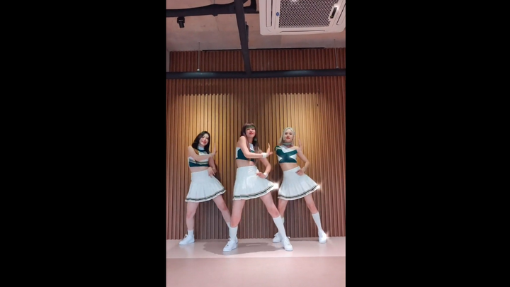 [STAYC] 211007 STAYC’s Cho YuRi GLASSY Dance Challenge