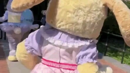 مضحك: ما إن تتعلّم هذا حتى تبدأ بالتمادِي مع الصديقات!