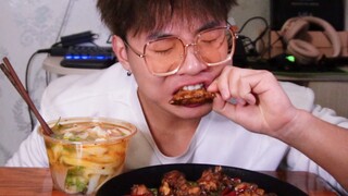 The scallion oil stir-fry was so good paired with a big bowl of knife-cut noodles that the young man