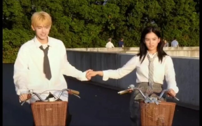 [Light Me Up, Warm You · Behind the Scenes] Here’s Part 2 of the Li Xun and Zhu Yun bloopers! (Origi