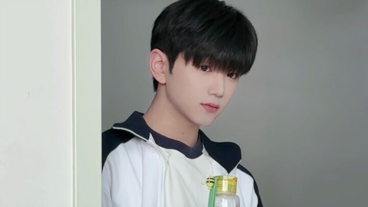 Matahari terbenam dan lorong tangga adalah kenangan yang tak terhapus, sekaligus masa muda yang takk