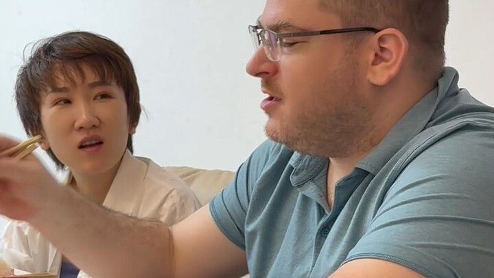 زوجة الابن البدين جعلت خالتي في عائلتنا تشعر بالغضب الشديد لدرجة أنها لم تعد تحتمل ذلك.