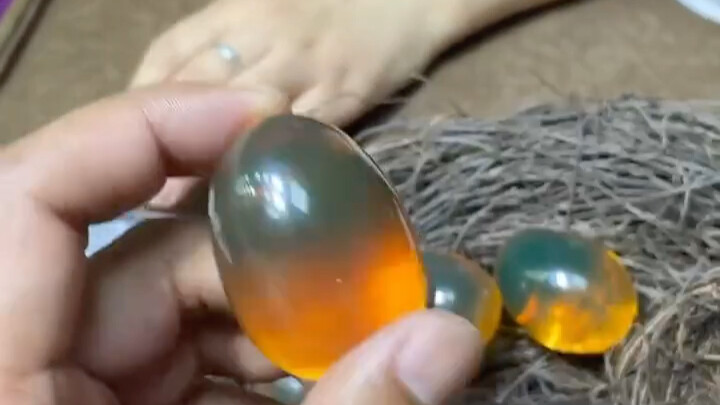 Unscrupulous seller passes off century eggs as Mexican blue amber